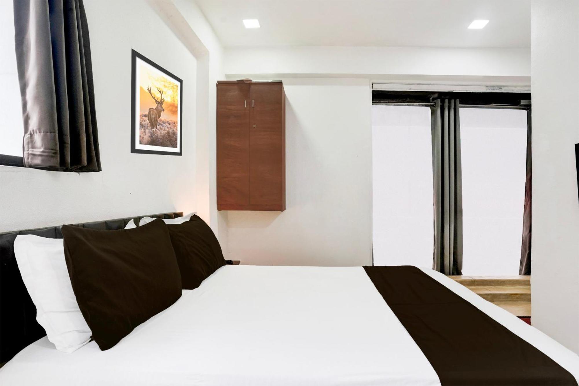 Super Hotel O Vip Road Formerly Hotel Lotus Σουράτ Εξωτερικό φωτογραφία
